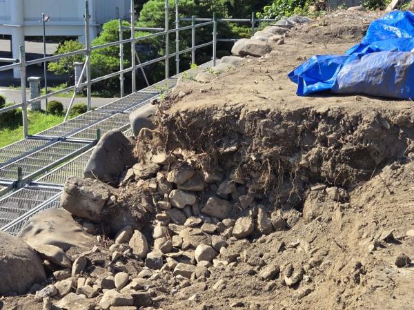 棚倉城跡石垣解体工事の様子