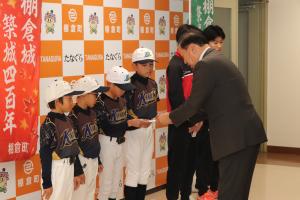 11.28　激励金交付式(1)